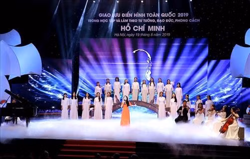 Giao lưu điển hình toàn quốc trong học tập và làm theo tư tưởng, đạo đức, phong cách Hồ Chí Minh: "Hồ Chí Minh - Hành trình khát vọng"