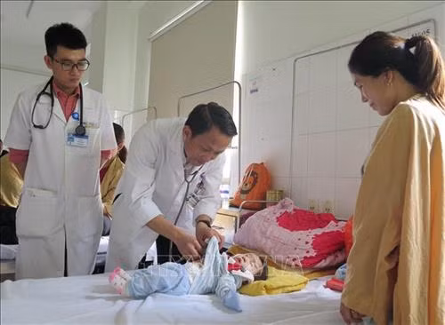 Kỷ niệm 65 năm Ngày Thầy thuốc Việt Nam: Truyền cảm hứng cho các thầy thuốc trẻ