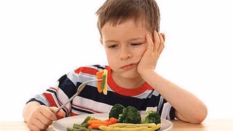 Cảnh báo chế độ ăn uống kém dinh dưỡng gây tổn hại đến sức khoẻ trẻ em