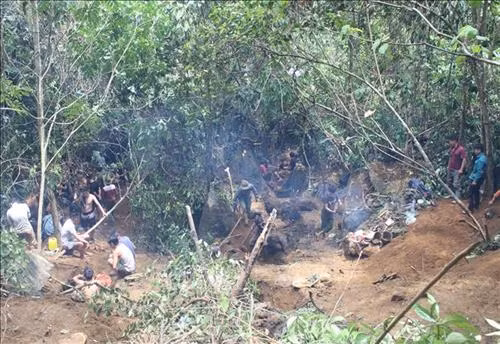 Yên Bái đẩy mạnh tuyên truyền để người dân hiểu, không lên núi khai thác đá quý trái phép