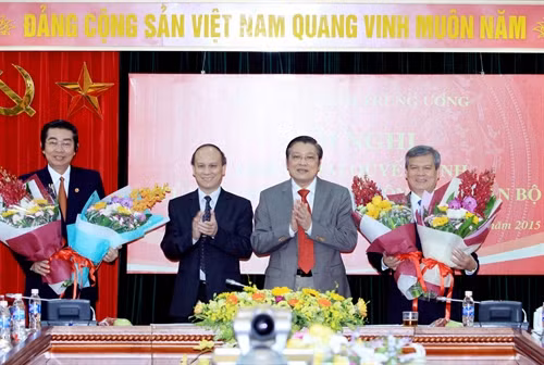Trao Quyết định phân công ông Nguyễn Văn Thông làm Phó Trưởng Ban Nội chính Trung ương
