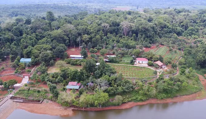 Toàn cảnh Trung tâm Tuyên truyền Du lịch và Cứu hộ bảo tồn Vườn quốc gia Bù Gia Mập nhìn từ trên cao.