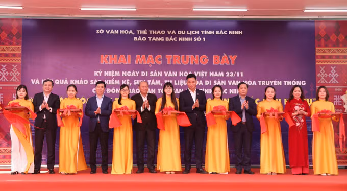 dtmn-trung-bay-21112025-01.jpg