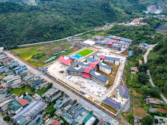 Trường PTNT TH&amp;THCS Mường Khương đưa vào sử dung tạo điều kiện để học sinh ở khu vực biên giới được học tập, sinh hoạt trong môi trường tập trung, giảm khó khăn về khoảng cách và tăng điều kiện tiếp cận giáo dục, chăm lo tốt đời sống học sinh và nâng cao chất lượng giáo dục.