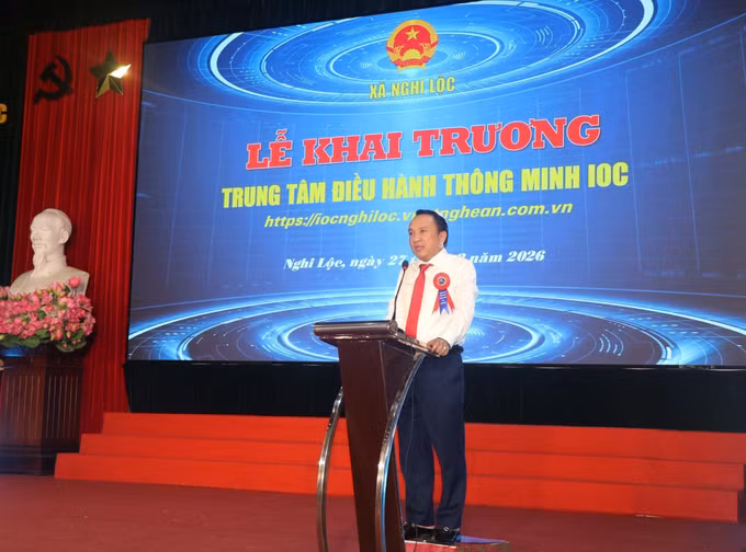 Ông Dương Đình Chỉnh, Phó Chủ tịch Thường trực HĐND tỉnh Nghệ An phát biểu tại lễ khai trương.