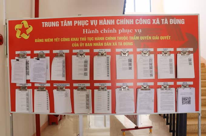 Xã Tà Đùng (Lâm Đồng) công khai thủ tục hành chính và mã QR tạo thuận lợi cho người dân và doanh nghiệp tra cứu thông tin.