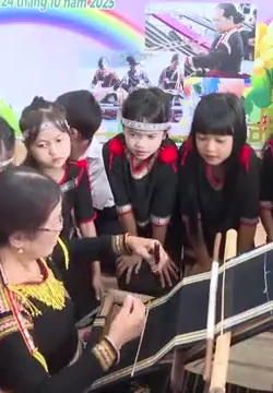 Đưa bản sắc văn hóa vào trường học