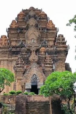 Chiêm ngưỡng vẻ đẹp của Tháp Bà Pô Nagar