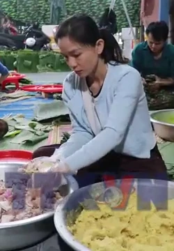 Làng bánh tét mặt trăng 'đỏ lửa' mùa Tết