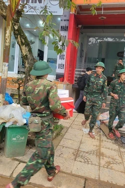 Người dân Khe Sanh trở về nhà sau hơn một tháng sơ tán vì sạt lở