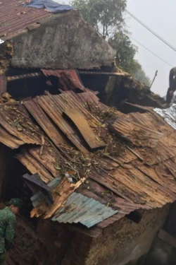 Gió lốc gây thiệt hại tại xã Thu Lũm