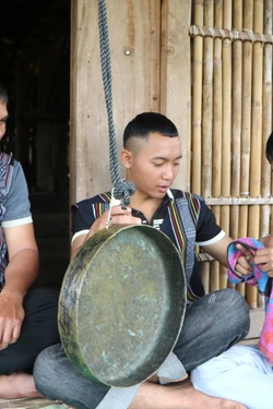 Âm vang tiếng chiêng ba giữa đại ngàn đầu Xuân