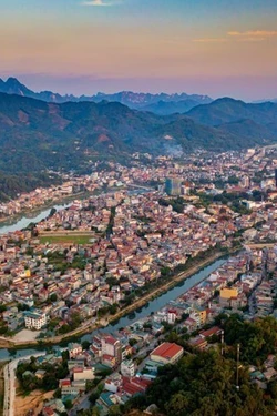Đưa Cao Bằng phát triển nhanh và bền vững