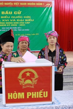 Đồng bào các dân tộc xã biên giới Pa Tần vui ngày hội non sông