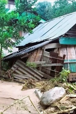 Mưa lớn gây lũ quét, lũ ống ở vùng núi Nghệ An