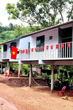 Bàn giao 100 nhà mới cho hộ dân tộc thiểu số nghèo nơi biên giới
