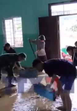 Bộ đội Biên phòng hỗ trợ nhân dân Cao Bằng khắc phục hậu quả mưa lũ