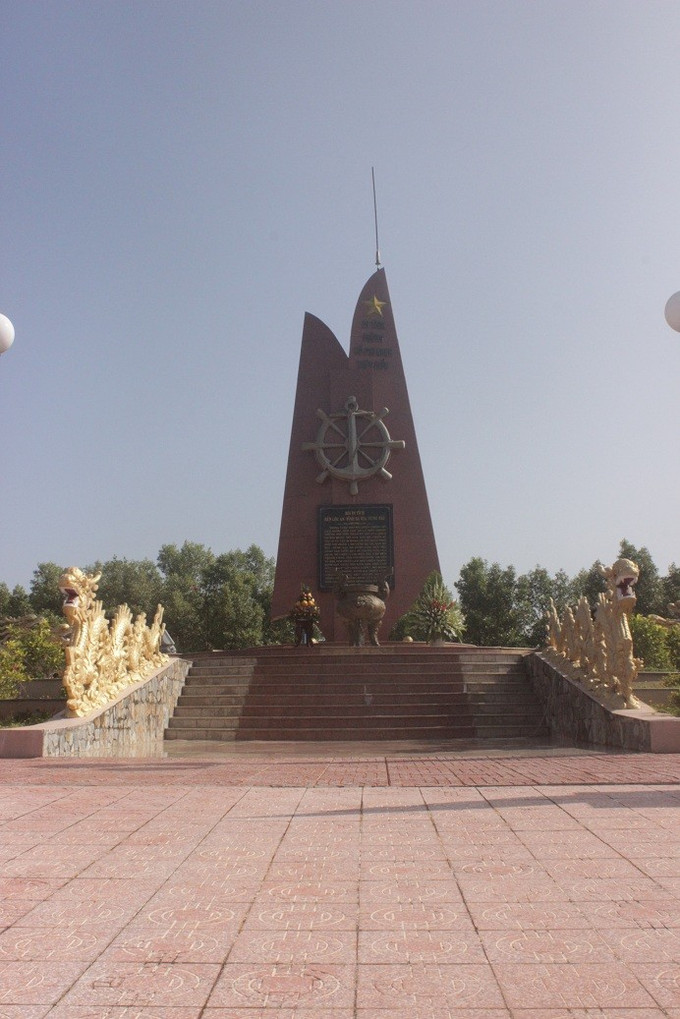 Bia Tưởng niệm Bến Lộc An – Tỉnh Bà Rịa – Vũng Tàu. Ảnh: vungtau.gov.vn bentau1.jpg