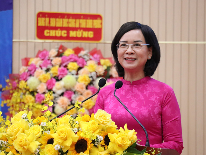 Phó Chủ tịch UBND tỉnh Bình Phước Trần Tuyết Minh phát biểu tại lễ trao giải. Ảnh: Nhật Bình – TTXVN potal-ttxvn-dat-giai-b-giai-bao-chi-mien-dong-nam-bo-nam-2025-7940574.jpg