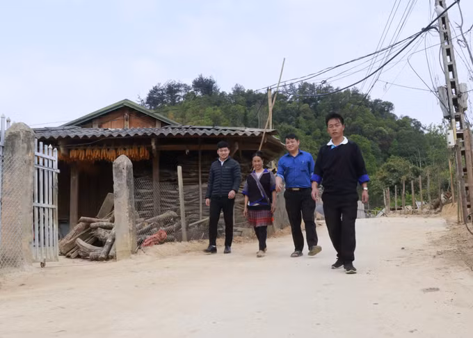 potal-nhan-len-hat-giong-do-vung-dong-bao-dan-toc-thieu-so-o-mu-cang-chai-7913816-1.jpg