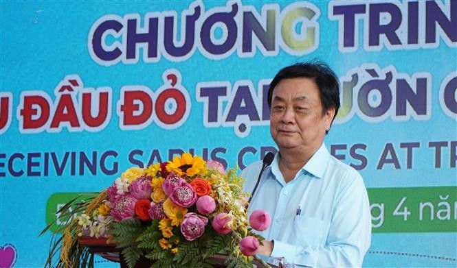 Phó Chủ tịch Quốc hội Lê Minh Hoan phát biểu trong chương trình tiếp nhận sếu đầu đỏ tại Vườn quốc gia Tràm Chim. Ảnh: Nhựt An - TTXVN potal-dong-thap-tiep-nhan-6-ca-the-seu-dau-do-dau-tien-tu-thai-lan-7983709.jpg