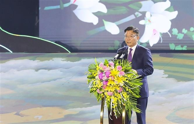 Phó Thủ tướng Chính phủ Lê Thành Long phát biểu tại chương trình. Ảnh: Xuân Tư – TTXVN potal-khai-mac-le-hoi-hoa-ban-2025-va-ngay-hoi-van-hoa-the-thao-va-du-lich-cac-dan-toc-tinh-dien-bien-lan-thu-viii-7913968.jpg