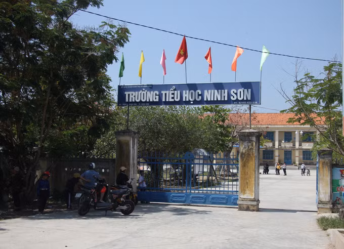 potal-50-nam-thong-nhat-dat-nuoc-doi-thay-vung-can-cu-cach-mang-da-ban-khanh-hoa-7967261.jpg