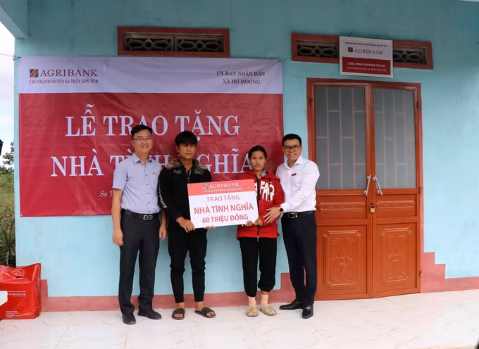 potal-huyen-sa-thay-kon-tum-phan-dau-hoan-thanh-xoa-nha-tam-nha-dot-nat-trong-nam-2025-7824568.jpg
