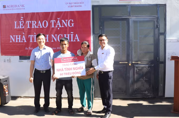 potal-huyen-sa-thay-kon-tum-phan-dau-hoan-thanh-xoa-nha-tam-nha-dot-nat-trong-nam-2025-7824553.jpg
