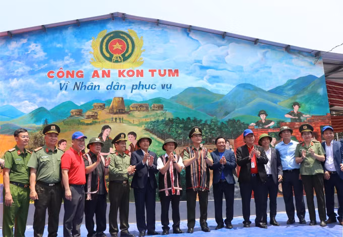 potal-bo-cong-an-ra-quan-xoa-nha-tam-nha-dot-nat-tai-khu-vuc-tay-nguyen-7939501.jpg