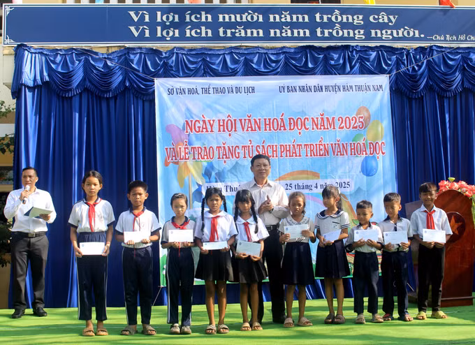potal-binh-thuan-dua-van-hoa-doc-den-cac-xa-kho-khan-vung-dong-bao-dan-toc-thieu-so-7994592.jpg