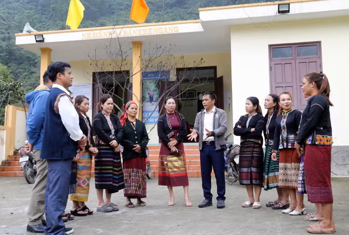 potal-quang-binh-chu-trong-phat-trien-dang-vien-vung-dong-bao-dan-toc-thieu-so-7899211.jpg