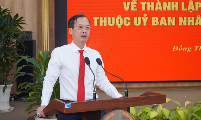 potal-dong-thap-cong-bo-cac-quyet-dinh-ve-to-chuc-bo-may-va-cong-tac-can-bo-7883747.jpg