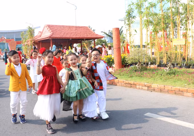 potal-vinh-long-don-khoang-75000-luot-khach-trong-dip-tet-nguyen-dan-at-ty-7835940.jpg