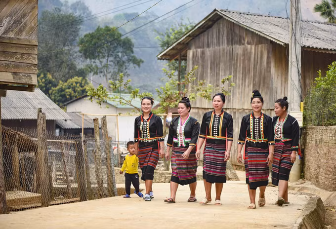 potal-cuoc-song-moi-cua-dong-bao-dan-toc-cong-o-vung-bien-pa-thom-dien-bien-7836547-1.jpg