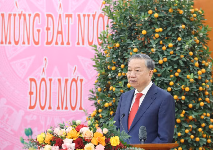 potal-tong-bi-thu-trao-quyet-dinh-thanh-lap-cac-dang-bo-truc-thuoc-trung-uong-7837016.jpg