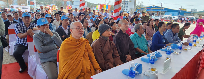 Các đại biểu tham dự lễ. Ảnh: Sỹ Thắng-TTXVN potal-binh-dinh-le-hoi-cau-ngu-van-dam-xuong-ly-tro-thanh-di-san-van-hoa-phi-vat-the-quoc-gia-7844646.jpg