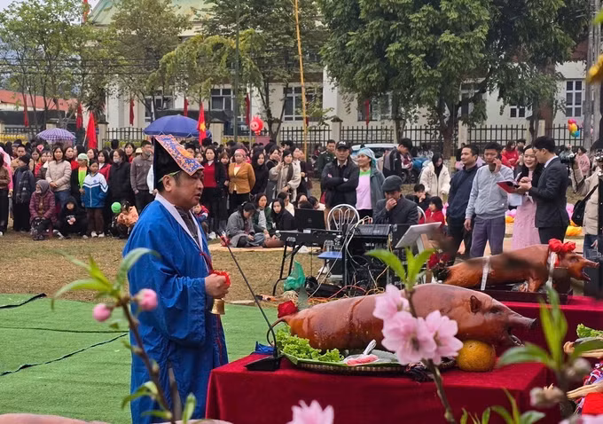 potal-lao-cai-ban-lang-nguoi-giay-tung-bung-mo-hoi-xuong-dong-7839147.jpg