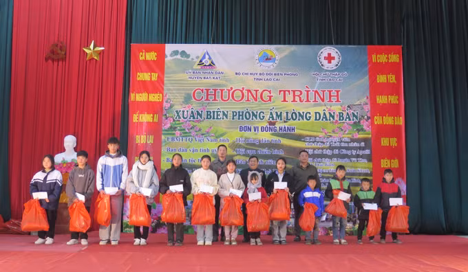 potal-xuan-bien-phong-am-long-dan-ban-mang-tet-som-den-vung-lu-a-lu-y-ty-7789419.jpg