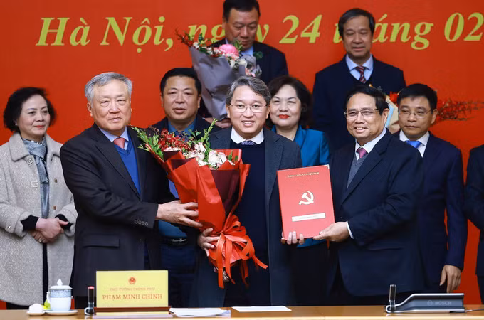 potal-thu-tuong-chu-tri-hoi-nghi-cong-bo-quyet-dinh-thanh-lap-cac-dang-bo-truc-thuoc-dang-uy-chinh-phu-7870840.jpg