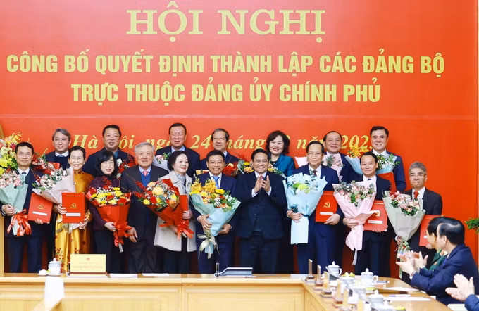 potal-thu-tuong-chu-tri-hoi-nghi-cong-bo-quyet-dinh-thanh-lap-cac-dang-bo-truc-thuoc-dang-uy-chinh-phu-7870855.jpg