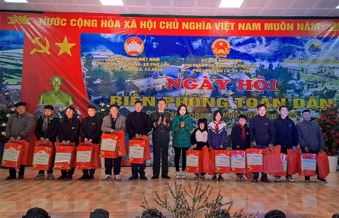 potal-soi-noi-ngay-hoi-bien-phong-toan-dan-2025-tren-cao-nguyen-da-dong-van-7873656.jpg