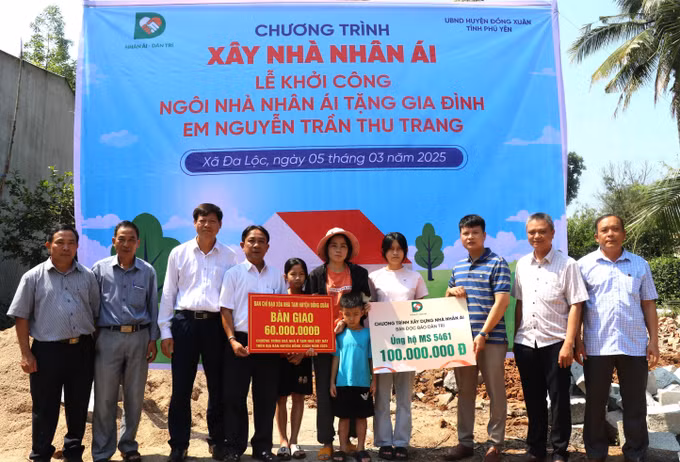 Huyện Đồng Xuân (Phú Yên) huy động nhiều nguồn lực xóa nhà tạm cho người dân. Ảnh: Tường Quân - TTXVN
