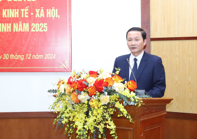 Chủ tịch UBND tỉnh Thanh Hóa Đỗ Minh Tuấn phát biểu tại Hội nghị. Ảnh: Hoa Mai - TTXVN potal-thanh-hoa-dat-muc-tieu-tang-truong-11-trong-nam-2025-7782073.jpg