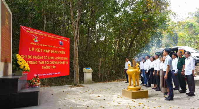 potal-ttxvn-ve-nguon-tang-qua-cho-bo-doi-bien-phong-tay-ninh-nhan-ngay-truyen-thong-7856341.jpg