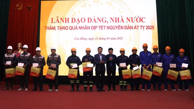 potal-pho-thu-tuong-le-thanh-long-chuc-tet-tai-cao-bang-7819221.jpg