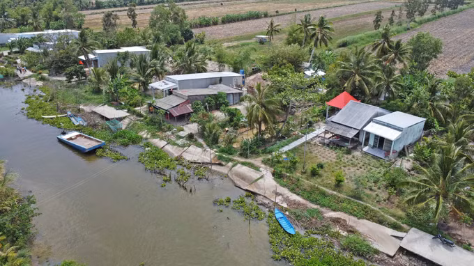 potal-giao-thong-vung-ngot-hoa-ca-mau-con-nhieu-ngon-ngang-sau-dai-han-7927807.jpg