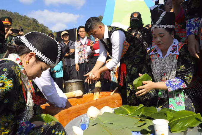 potal-soi-noi-ngay-hoi-van-hoa-dan-toc-mong-o-vung-bien-gioi-dien-bien-7780938.jpg