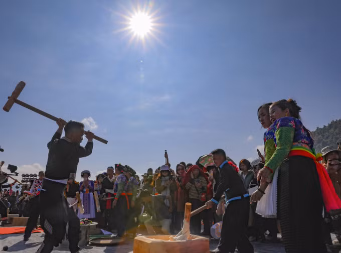 potal-soi-noi-ngay-hoi-van-hoa-dan-toc-mong-o-vung-bien-gioi-dien-bien-7780944.jpg