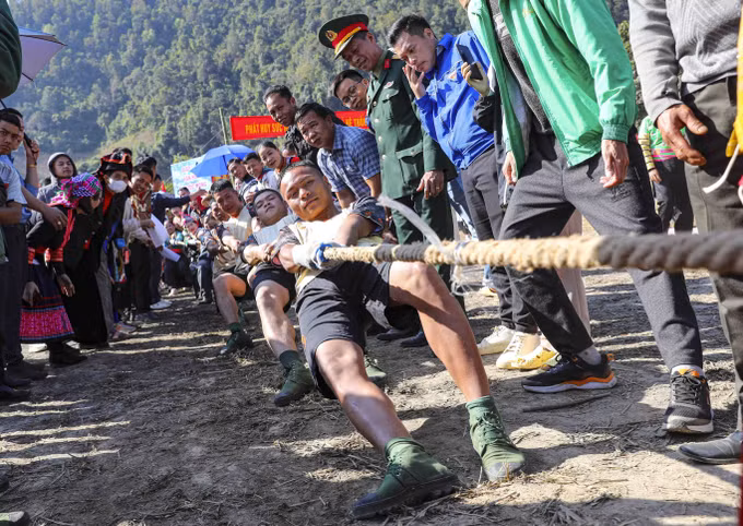 potal-soi-noi-ngay-hoi-van-hoa-dan-toc-mong-o-vung-bien-gioi-dien-bien-7780935.jpg